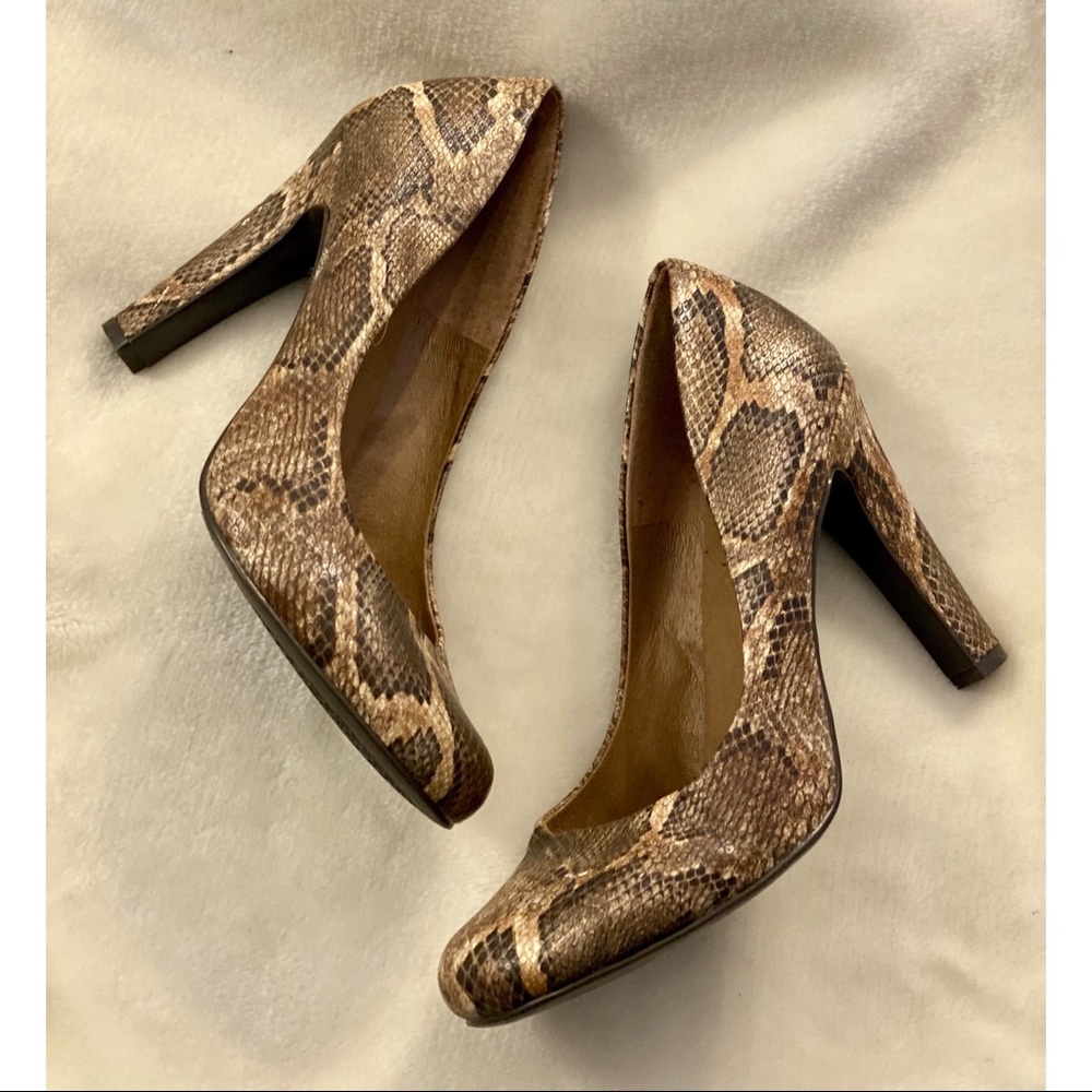 VINTAGE Jessica Simpson Snakeskin Heel Pumps